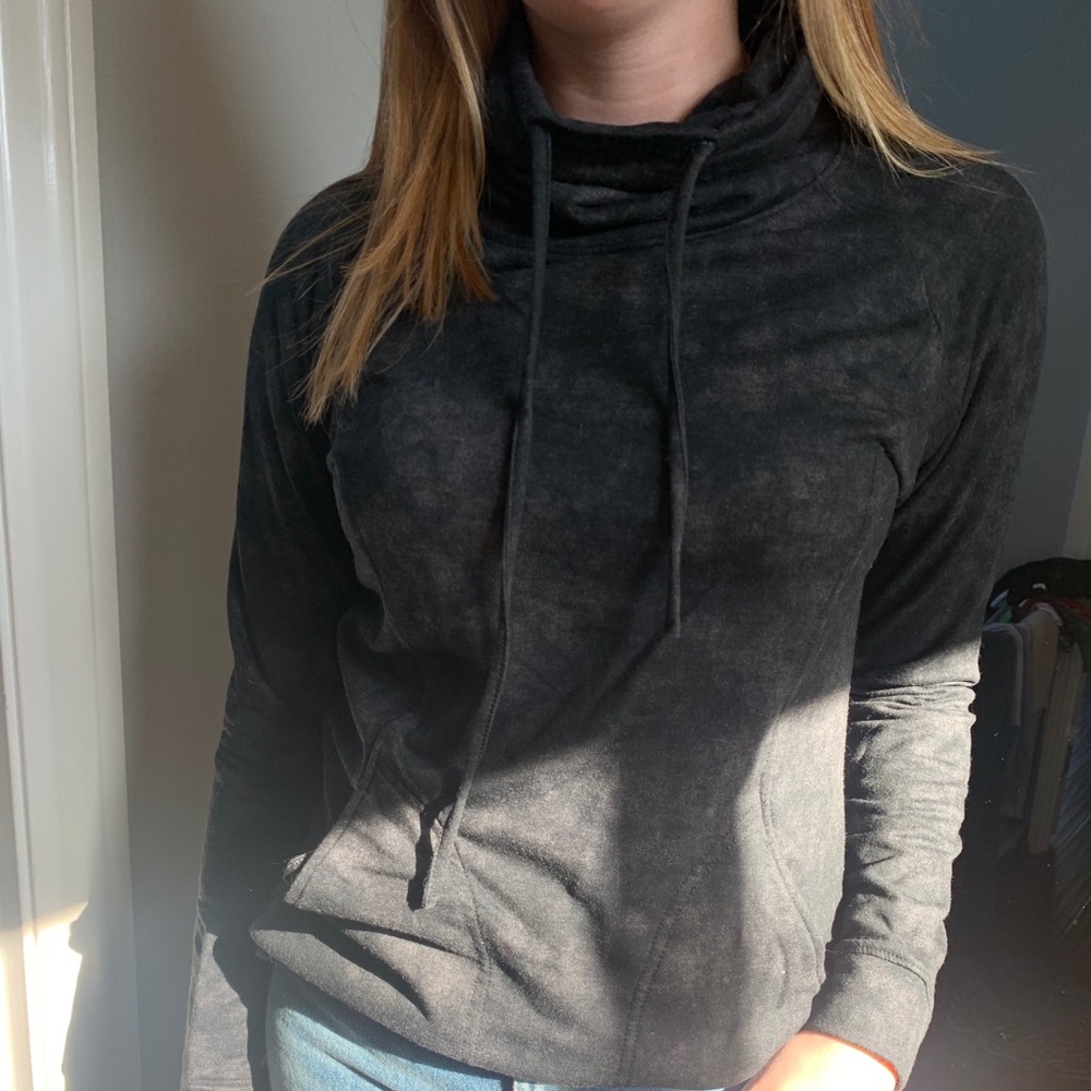 Grey cozy athletic sweatshirt !